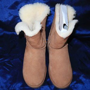 Sz. 11 UGG Bailey Boot in Chestnut (Like New)